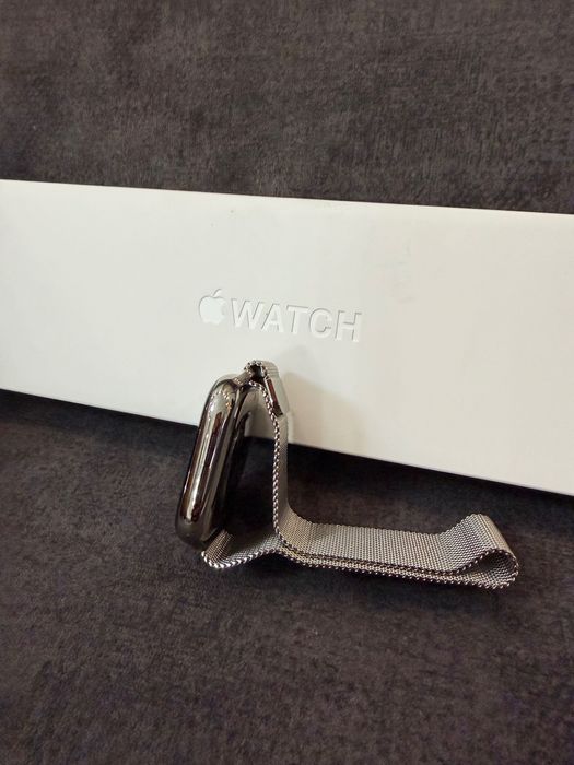 Apple Watch 11 46 mm Titanium.