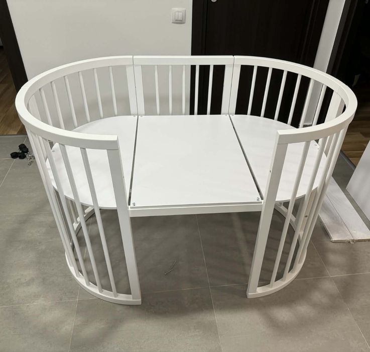 Vand patut de lemn pentru bebelusi/copii