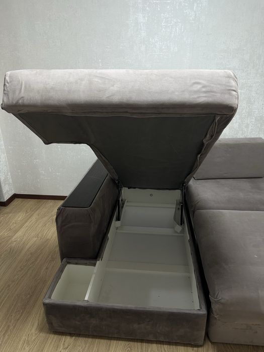 Диван угловой почти новая