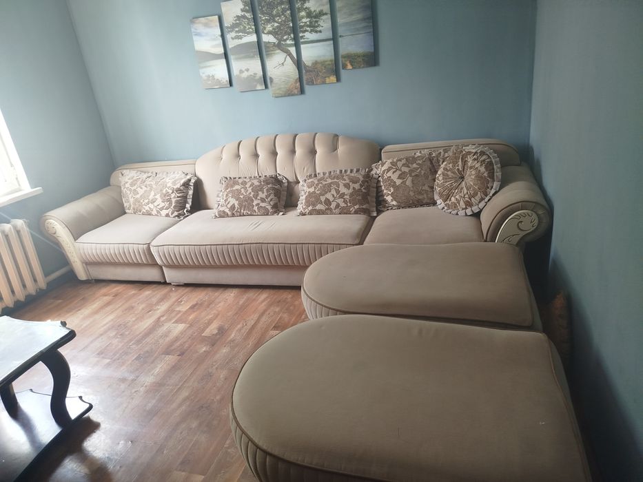 Диван бежевый чистый!