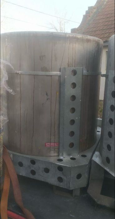 Doua Bazine inox  1000 litri fara capac. Negociabil