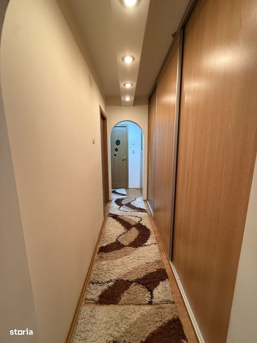 Apartament cu 3 camere, decomandat, 65 mp utili, etaj 4 cu acoperis -
