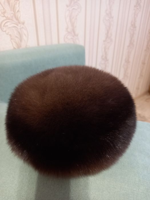 Женский норковый берет.