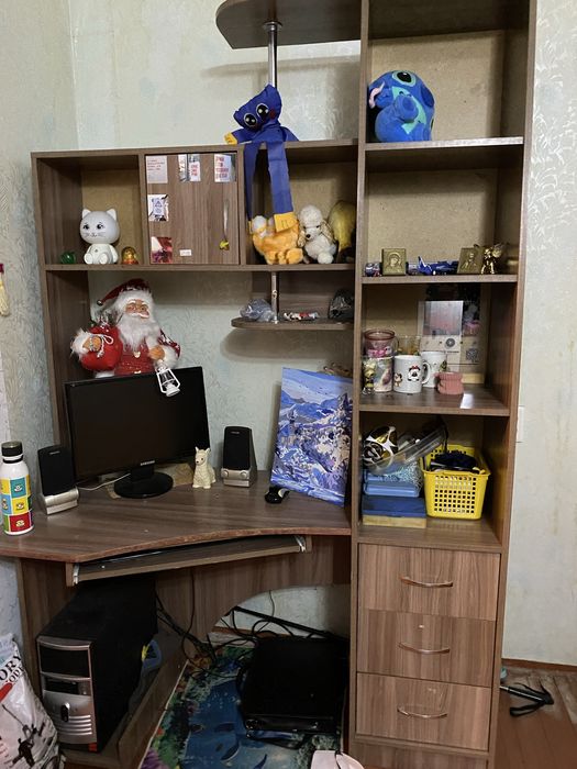 Продам угловой компьютерный стол