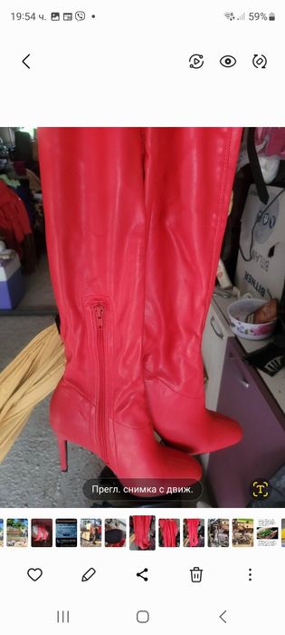 Продавам ботуши червени