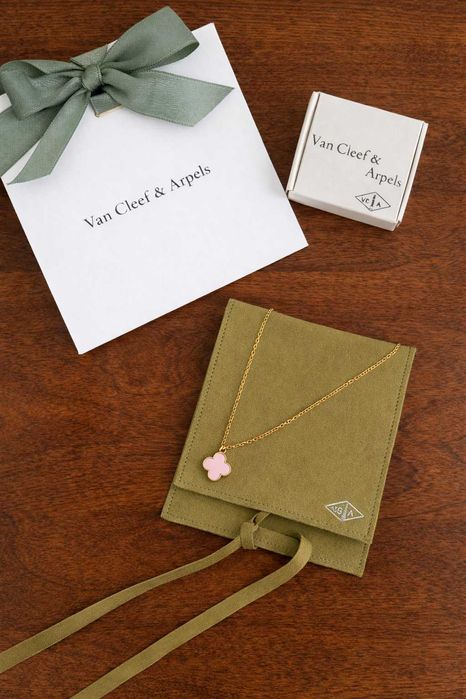 van cleef колие златно златисто с розово детелина розова детелинка