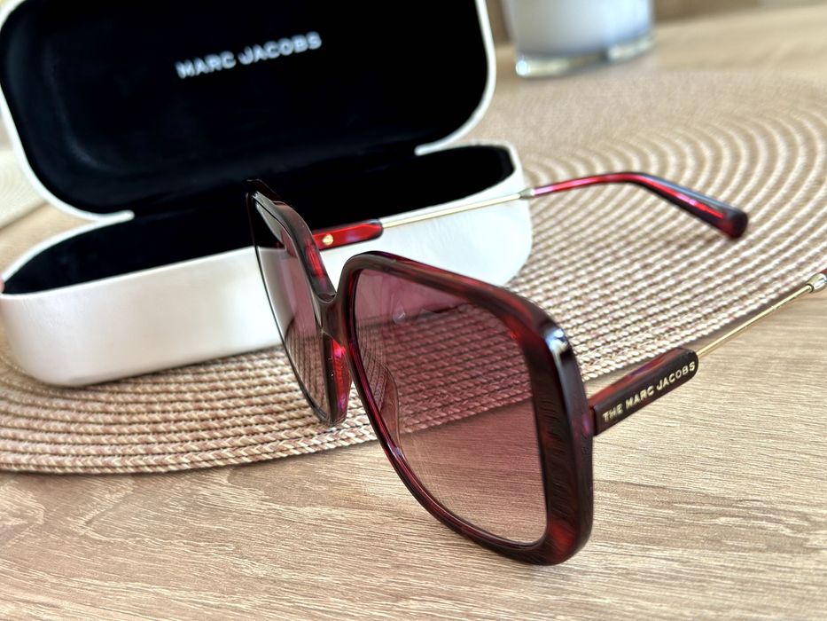 Дамски слънчеви очила Marc Jacobs в червено