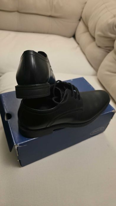 Pantofi 37 NOI nepurtati barbati piele naturala la jumatate de pret