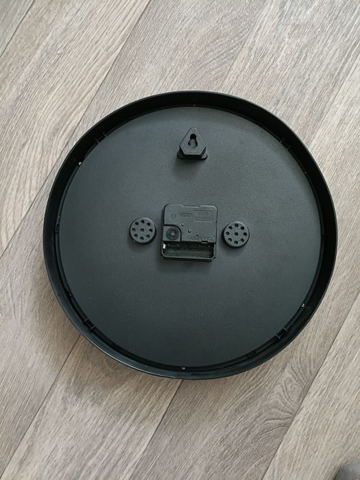 Продам настенные часы