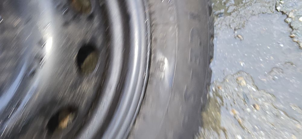 Jante cu caucuicuri ca noi.185/65/R15 de logan