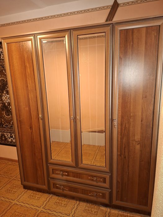 Срочно продам шифоньер почти в идеальном состоянии