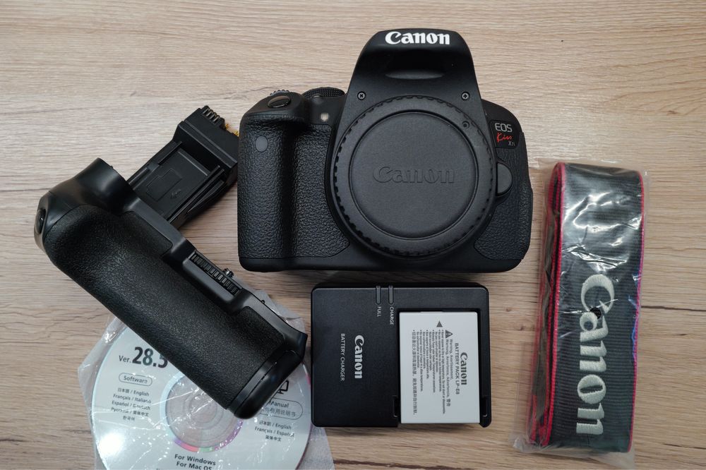Aparat foto Nou Canon X7i Kiss 700D cu 5 cadre Grip DSLR Touchscreen
