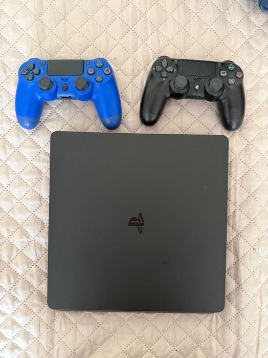 Ps4 с два джойстика и 25 игри