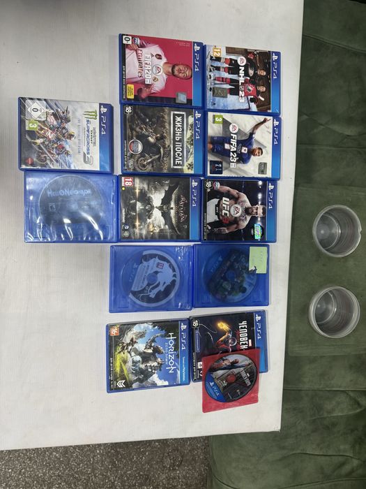 Playstation 4 disklar sotiladi