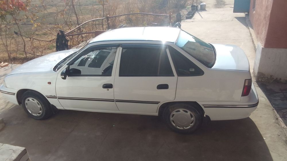 Юриб турган машина