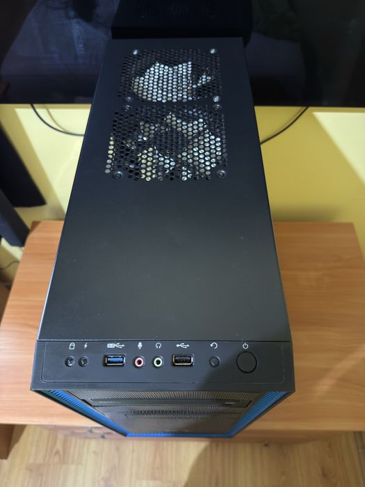 Геймърски компютър i5-4440 / R7 260X / 700W + Бонус части и слушалки Razer
