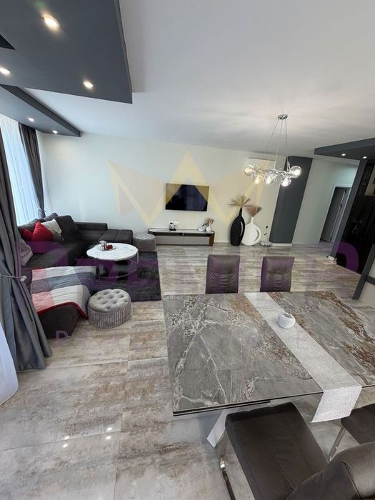 Продава се Тристаен апартамент в Пловдив, Център - 148 кв.м за 2223 €/кв.м - Снимка #2