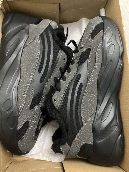 кроссовки Adidas Yeezy 700v2