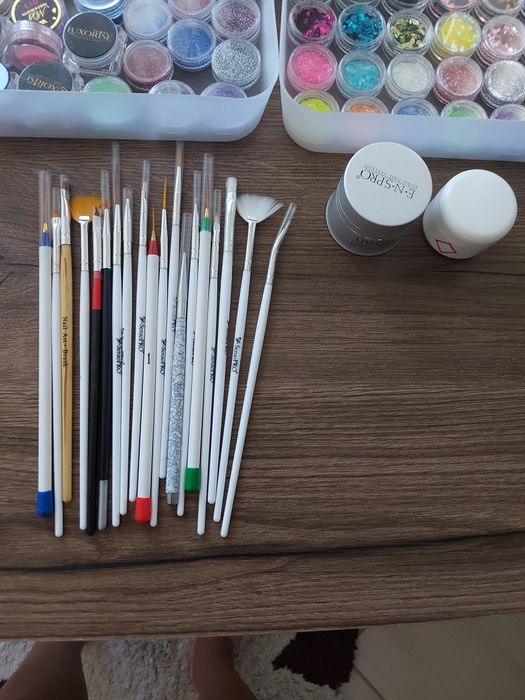 Pentru modele pe unghii