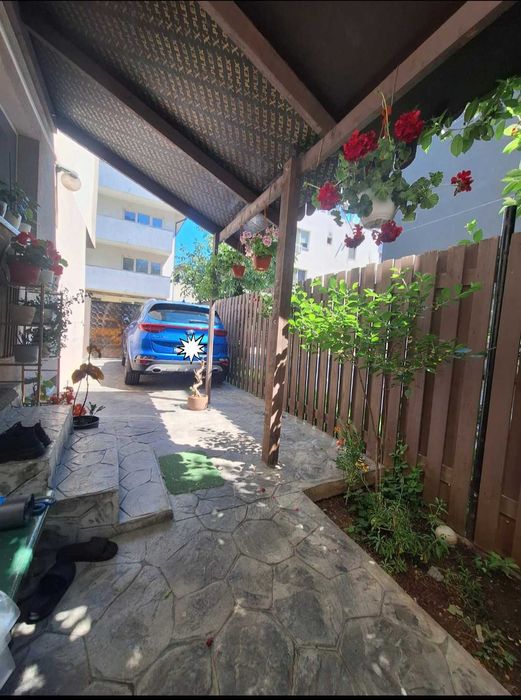 Apartament unic cu 2 camere, 2 bai si curte individuala