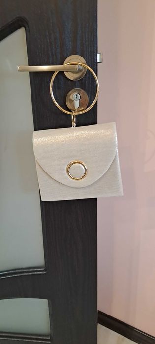 Чантичка с къса и дълга дръжка