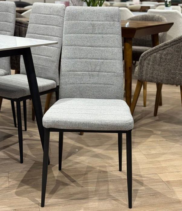 Обеденный стол и стулья по акции