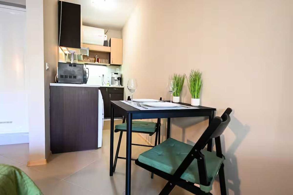 Romance Studio-steps from the Sea 97€