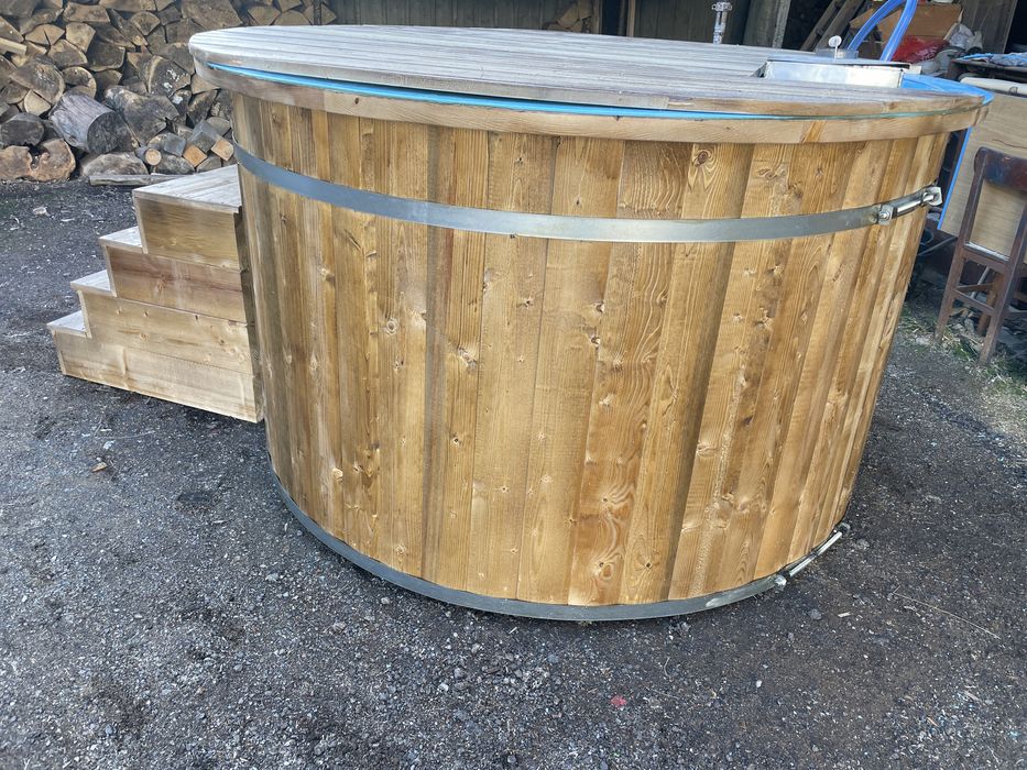 Ciubăr jacuzzi din fibra