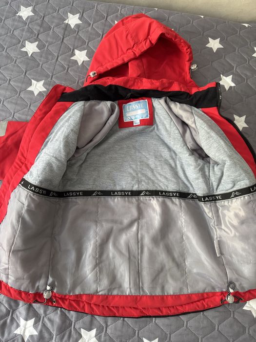 Продам куртку на мальчика