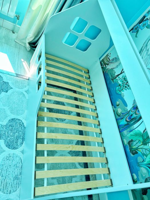 Детская кровать домик с матрасом