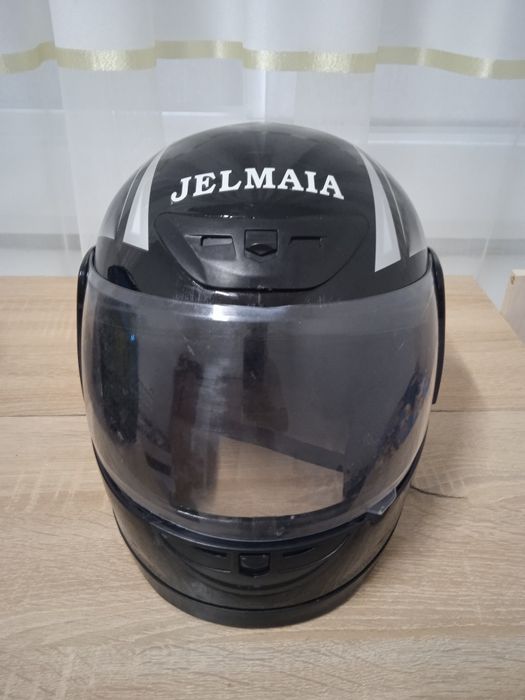 Шлем на мопед продается