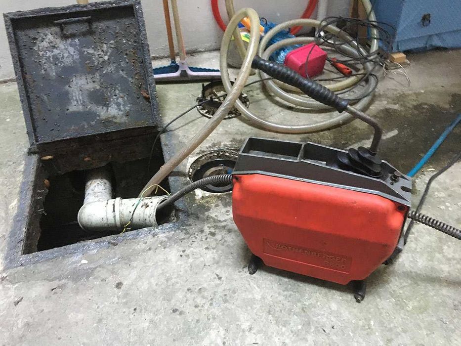 Прочистка канализации, сантехник, чистка труб, замена смесителя.