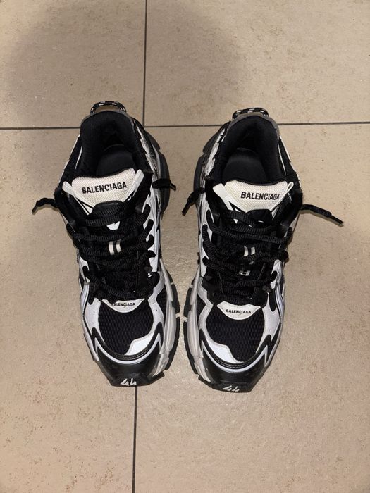 balenciaga runners 44