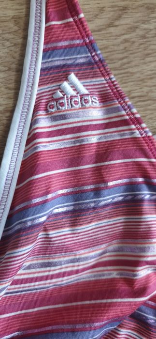 Sutien adidas purtat