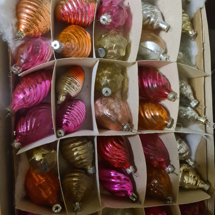 Елочные стеклянные игрушки