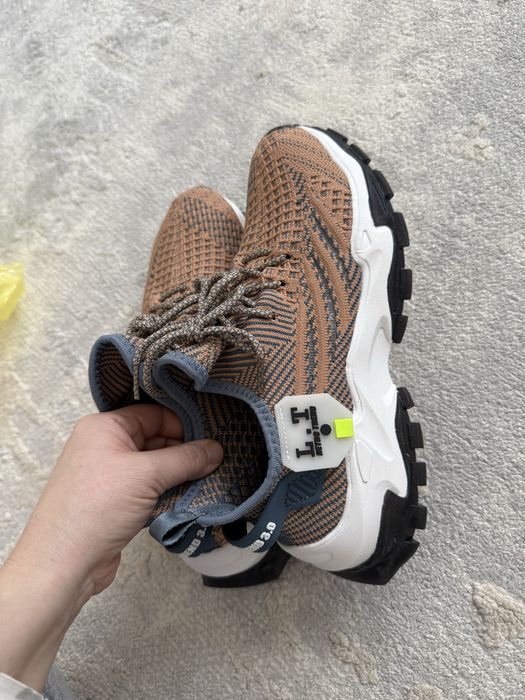 Кроссовки новые 40 размер