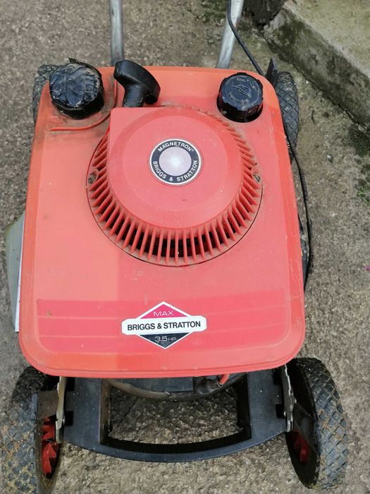 Косачка бензинова