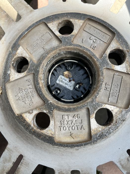 Продам комплект дисков с летней резиной