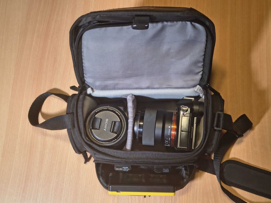 Kit Foto Full Frame: Sony A7 + 28-70mm + 50mm f1.8 + Bliț Godox TT685 + Geantă Sony