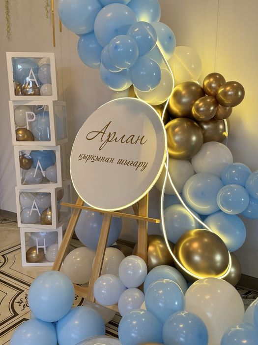 Фотозона с мольбертом