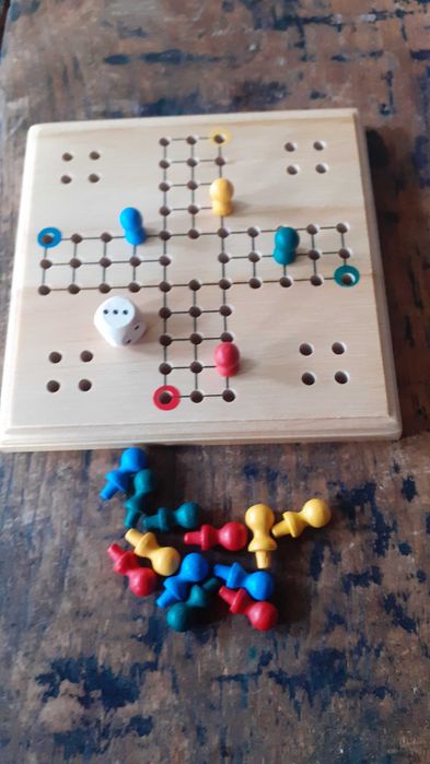 игра Не се сърди човече Ludo, класическа, стратегическа, настолна