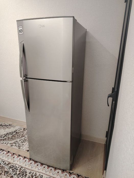 Продается холодильник LG