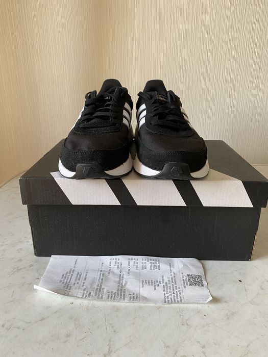 Продам новые кроссовки adidas