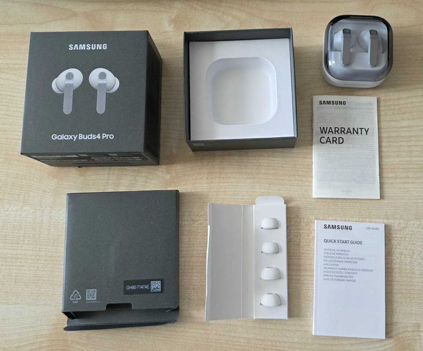 Casti Samsung Galaxy Buds 4 Pro - aproape noi
