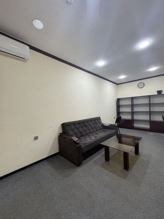 Чиланзар район Алгоритм Ройсон сдаётся офис 25м2.150 $ С мебелью