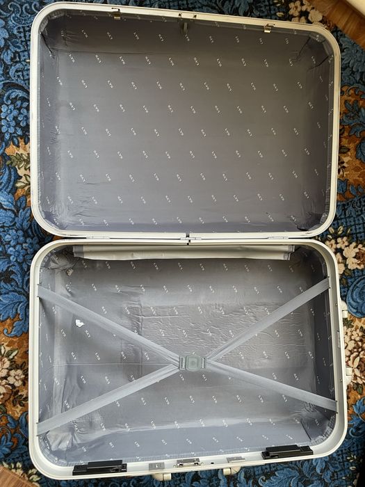 Чемодан немецкий, качественный, ударопрочный