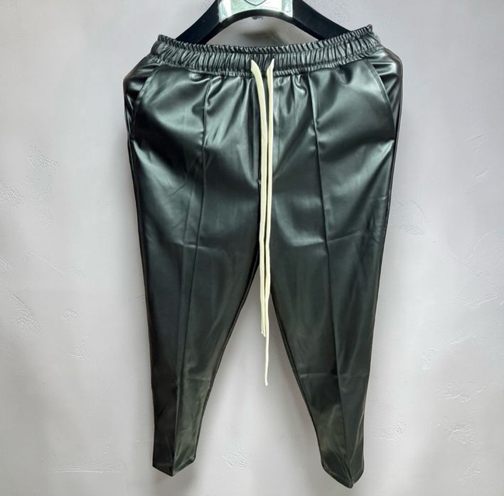 Pantaloni din piele cu siret lung
