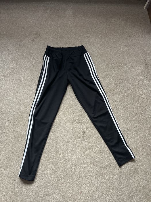 Анцуг Адидас!