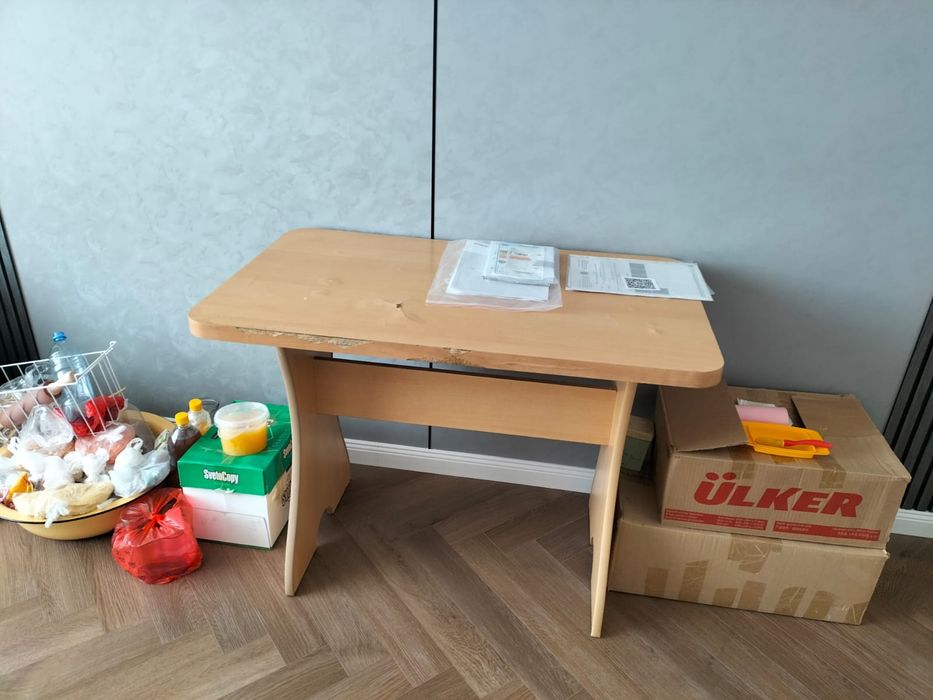 Продам столик. Размер 1 метр на 60 см