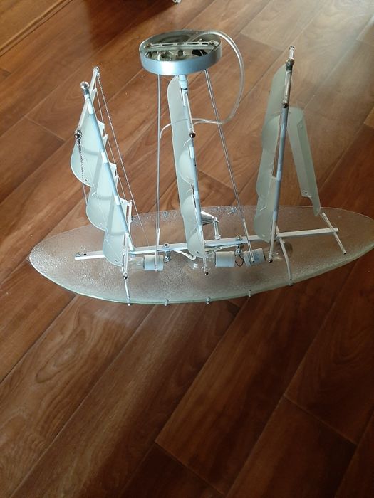 Люстра в форме парусника